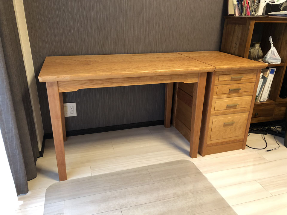 チェリー無垢一枚板 書斎机：ダイニングテーブルや手作り家具の