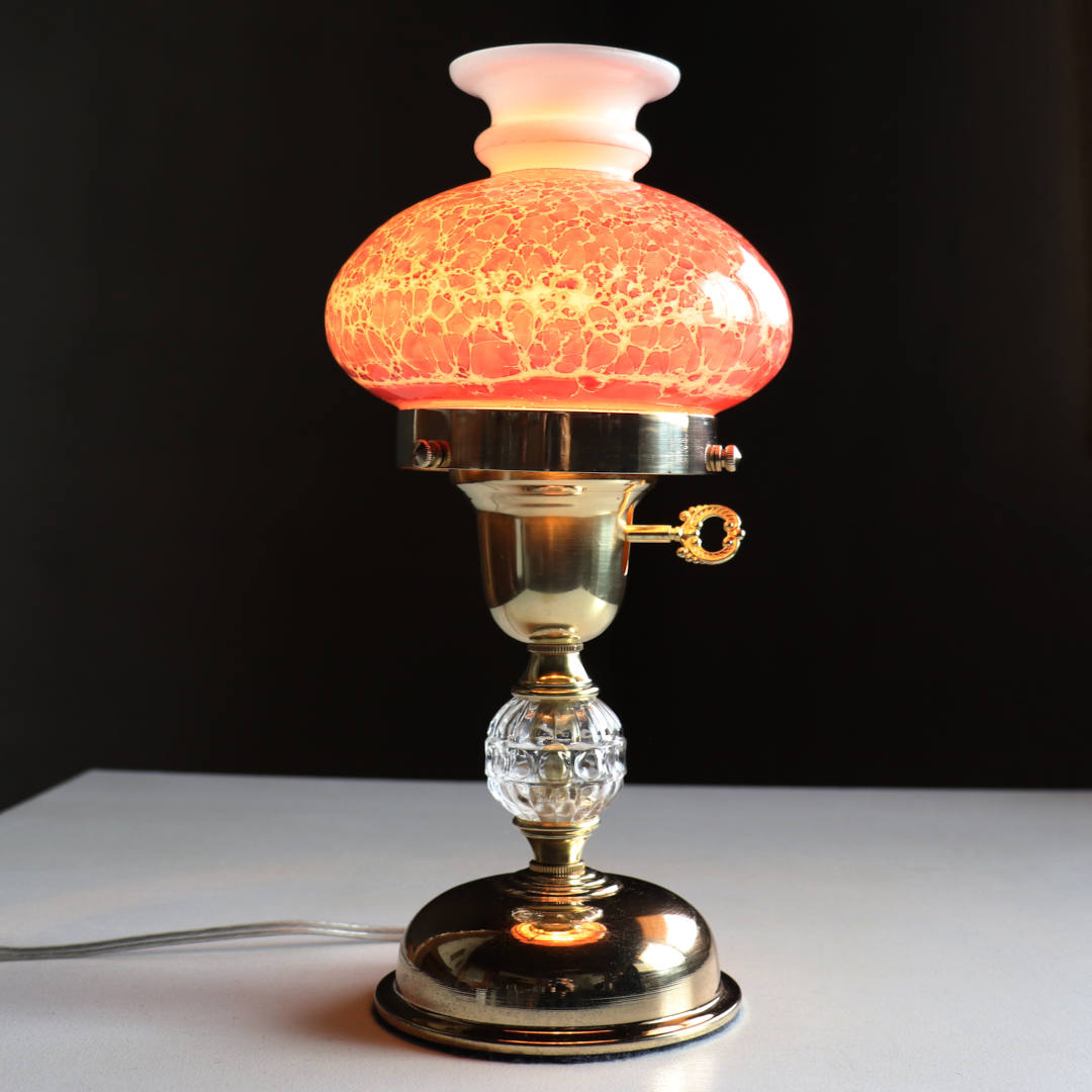 USAヴィンテージマーブルクランベリーのミルクガラスシェードテーブル