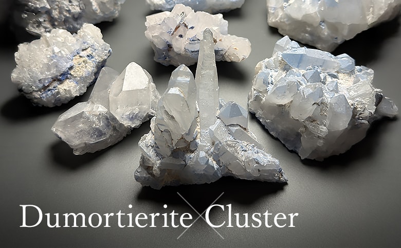 デュモルチェライトインクォーツクラスター（未加工原石、群晶