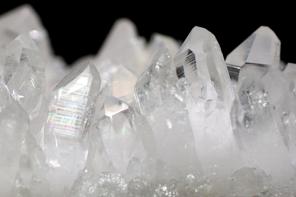 アメリカ/アーカンソー州産]水晶クラスター/原石（レインボー入り