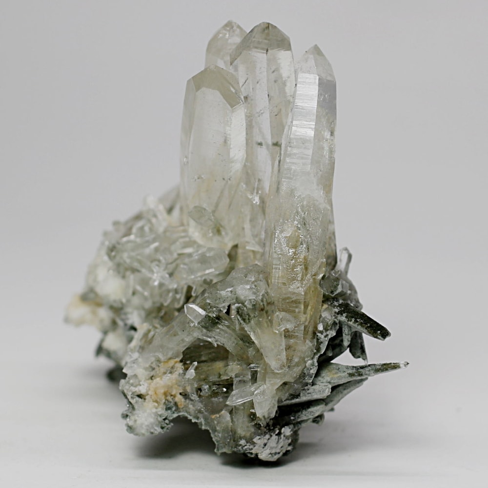 ガネッシュヒマール産ヒマラヤ水晶クラスター（角閃石入り原石