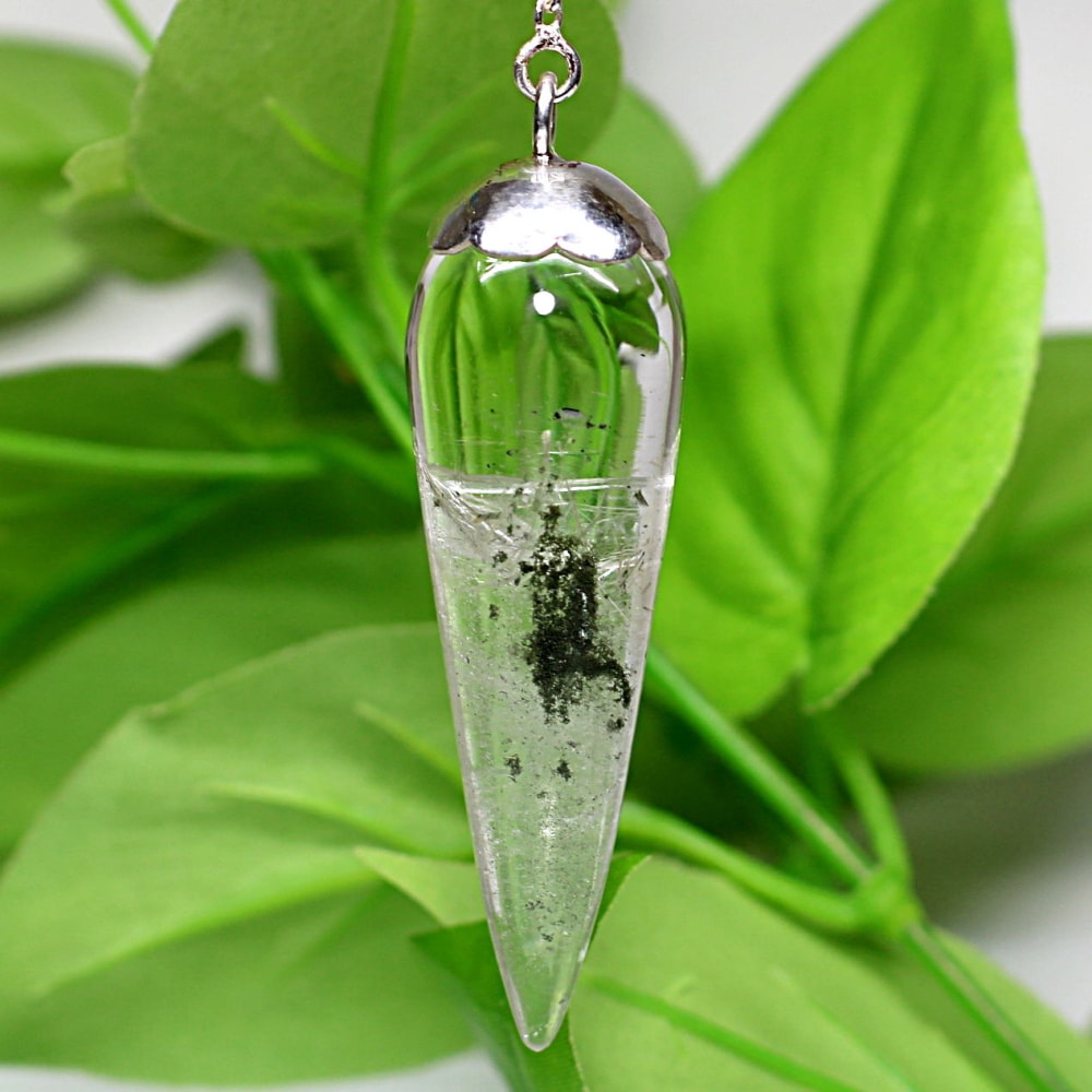 ガネッシュヒマール産]ヒマラヤ水晶ペンデュラム/クローライト内包＆角