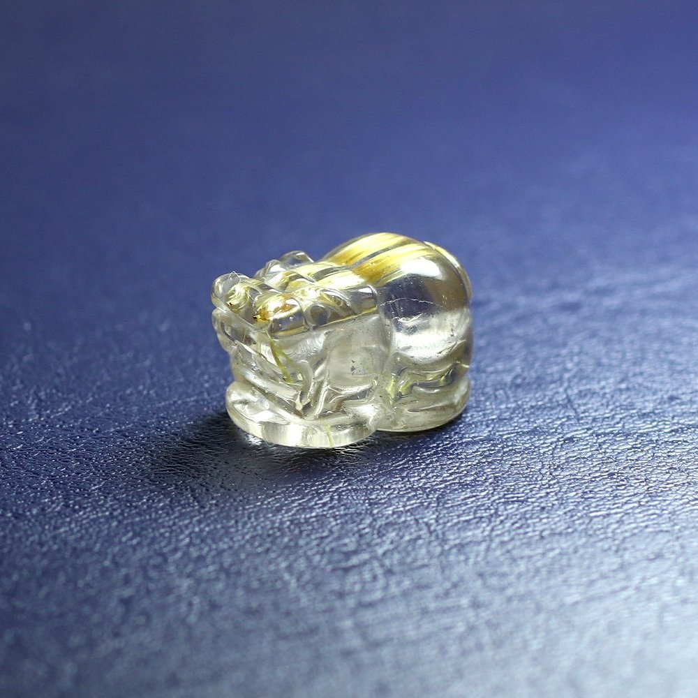 ゴールドルチルクォーツ彫刻（貔貅/ヒキュウ） - 埼玉県吉川市の天然石