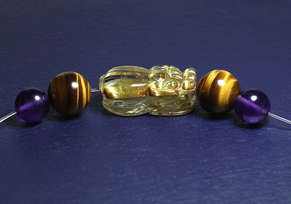 ゴールドルチルクォーツ彫刻（貔貅/ヒキュウ） - 埼玉県吉川市の天然石