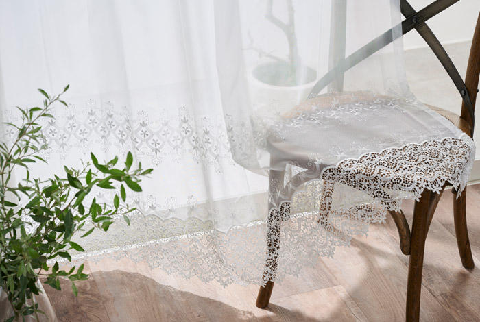 トルコ刺繍レースカーテン マクラメを裾にあしらった刺繍がエレガント