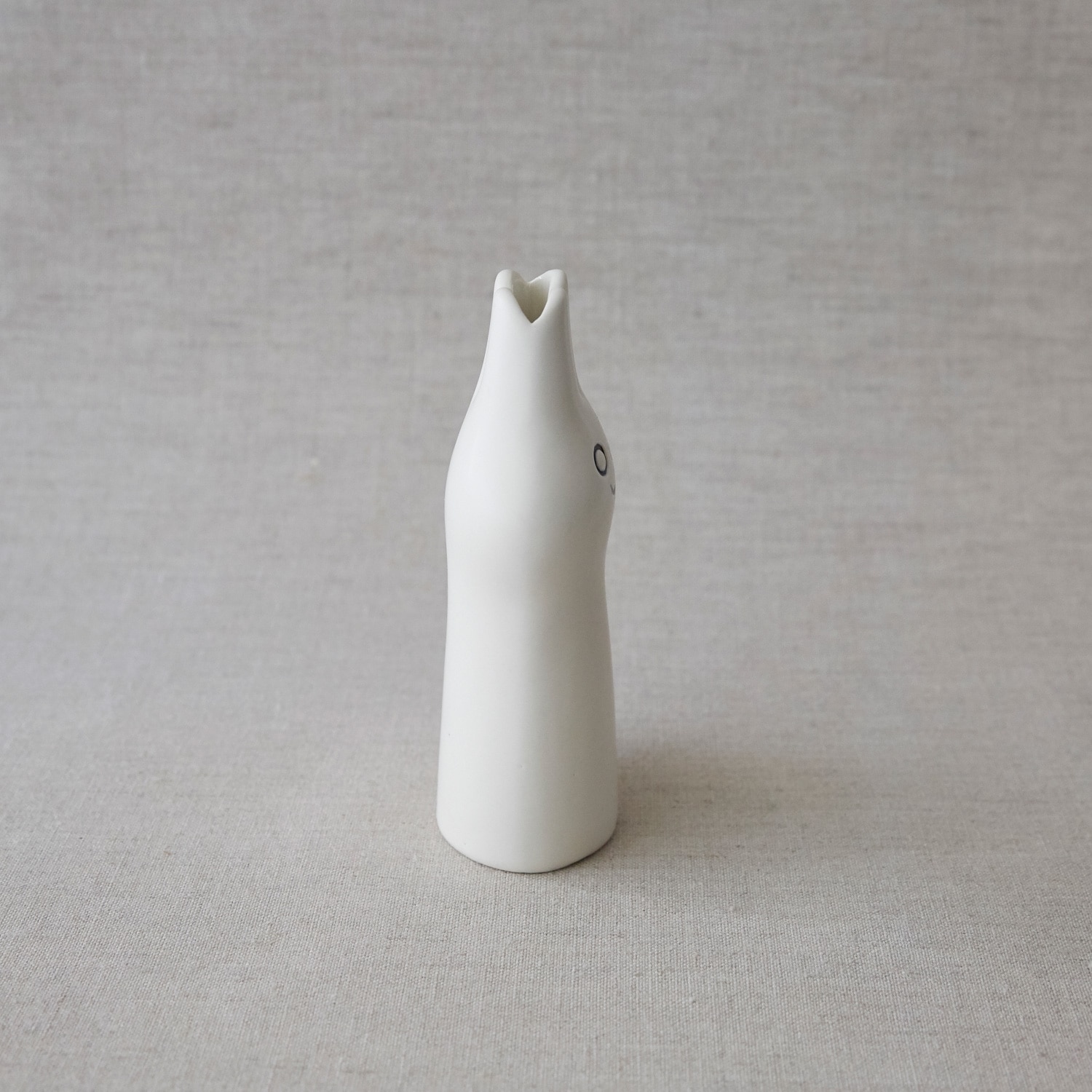 定番品】En Liten Van Rabbit White｜陶芸・ガラス作品｜IDEE SHOP Online
