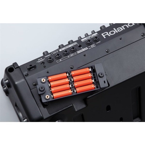 Roland CUBE Street EX【単3電池8本で最大50Wのハイ・パワー