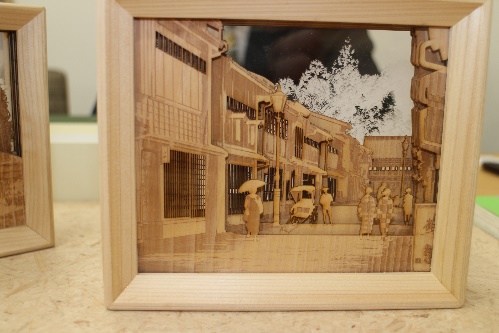 旅の思い出、風景、歴史ロマンを能登ヒバの小箱に再現「のとひばこ