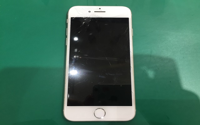 iPhoneXS/X/8の画面割れ（液晶不良）修理！修理事例をご紹介