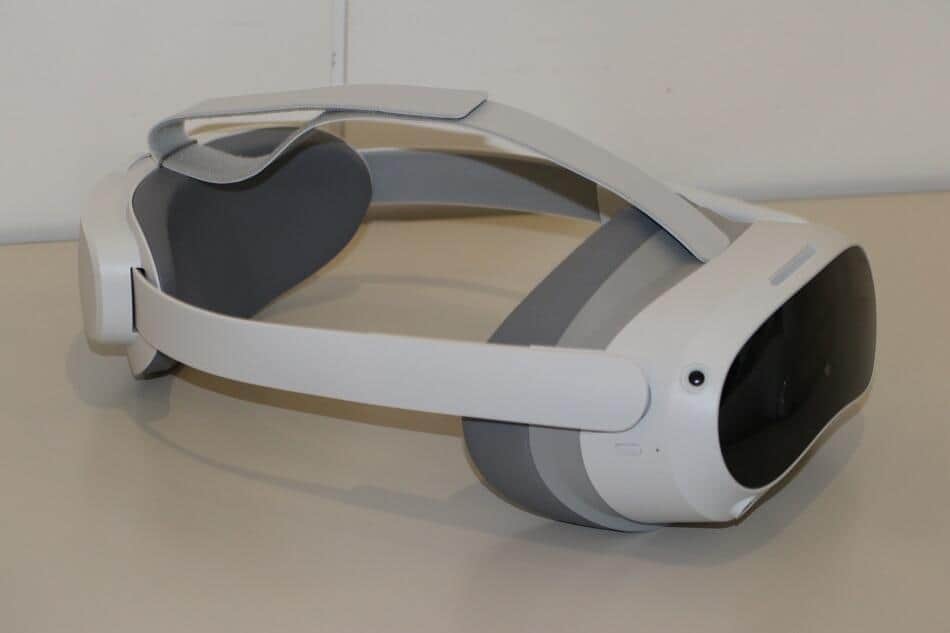 峯岸みなみVRに熱中し「あっつい」 ヘッドセット「PICO 4」で没入体験