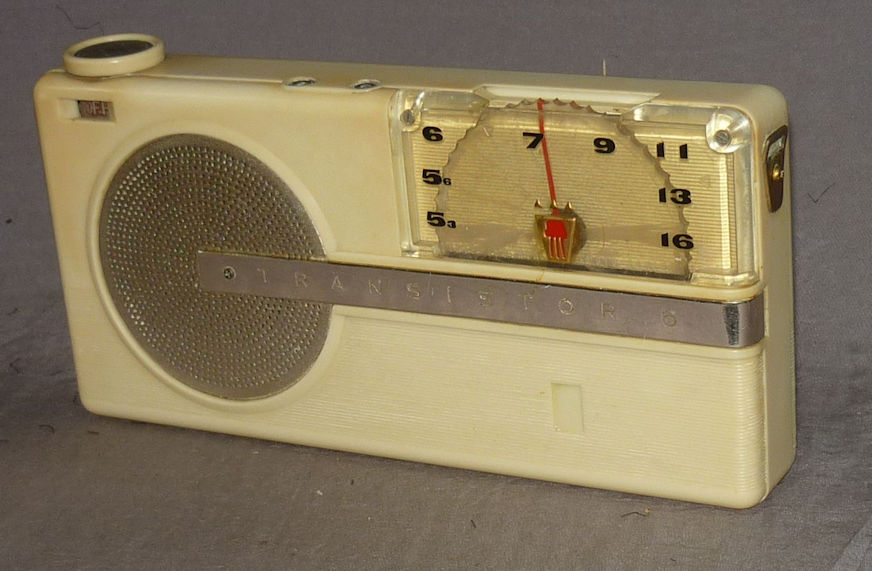 トランジスタラジオ展示室(ポータブル型)