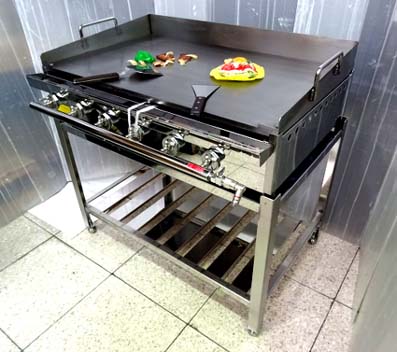 こだわりの本格鉄板焼き器。900x550型