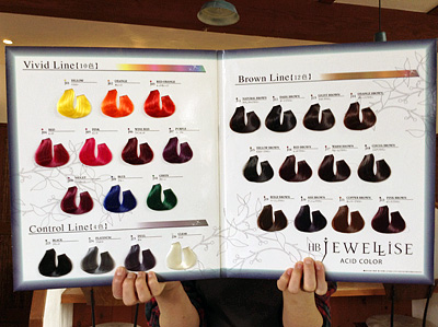 白髪染めに抵抗がある方やかぶれやすい方に、ヘアマニキュアという