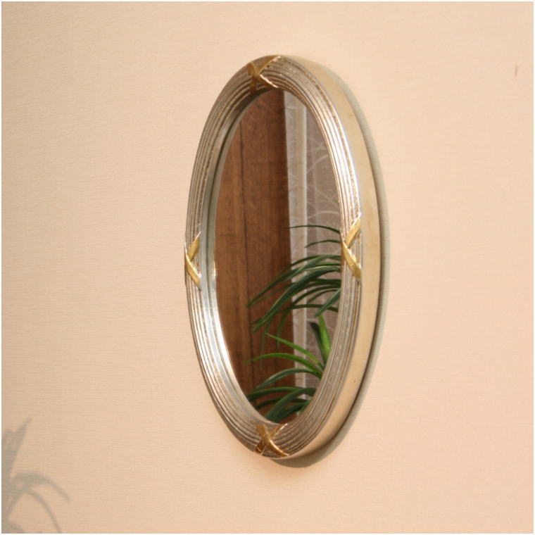 アンティークシルバー仕上げの小さな木製オーバルウォールミラー