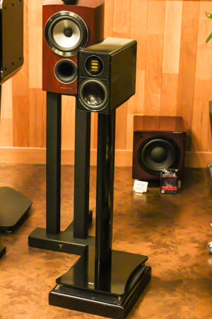 箱潰れ新品特価】ELACのスピーカー、BS312（ペア）のご紹介です。