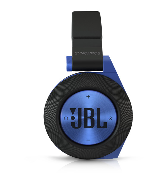 JBLのヘッドホン、SYNCHROS E50BTのご紹介です。