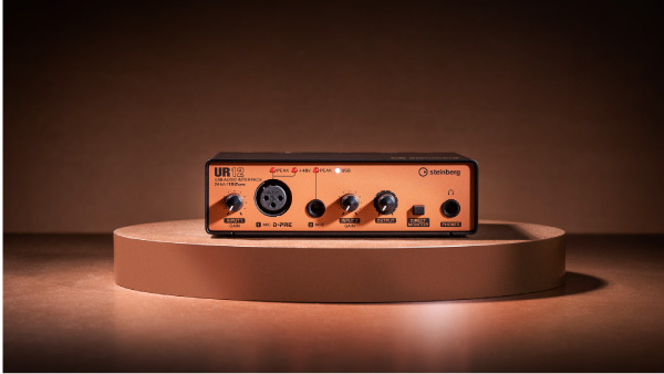Steinbergのオーディオインターフェイス、UR12 Black & Copper Modelの