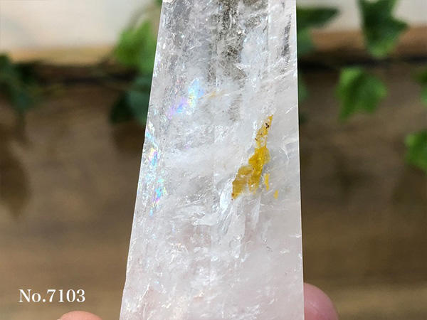 虹入り水晶ポイント(磨き 底辺カット) ブラジル産 | パワーストーン