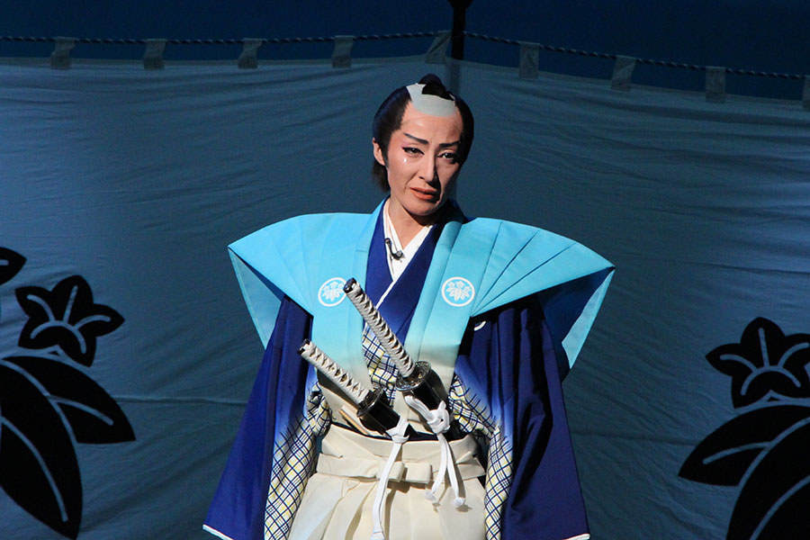 最上の笑顔と涙、男役の鑑・轟悠の宝塚最後となる舞台が開幕 | Lmaga.jp