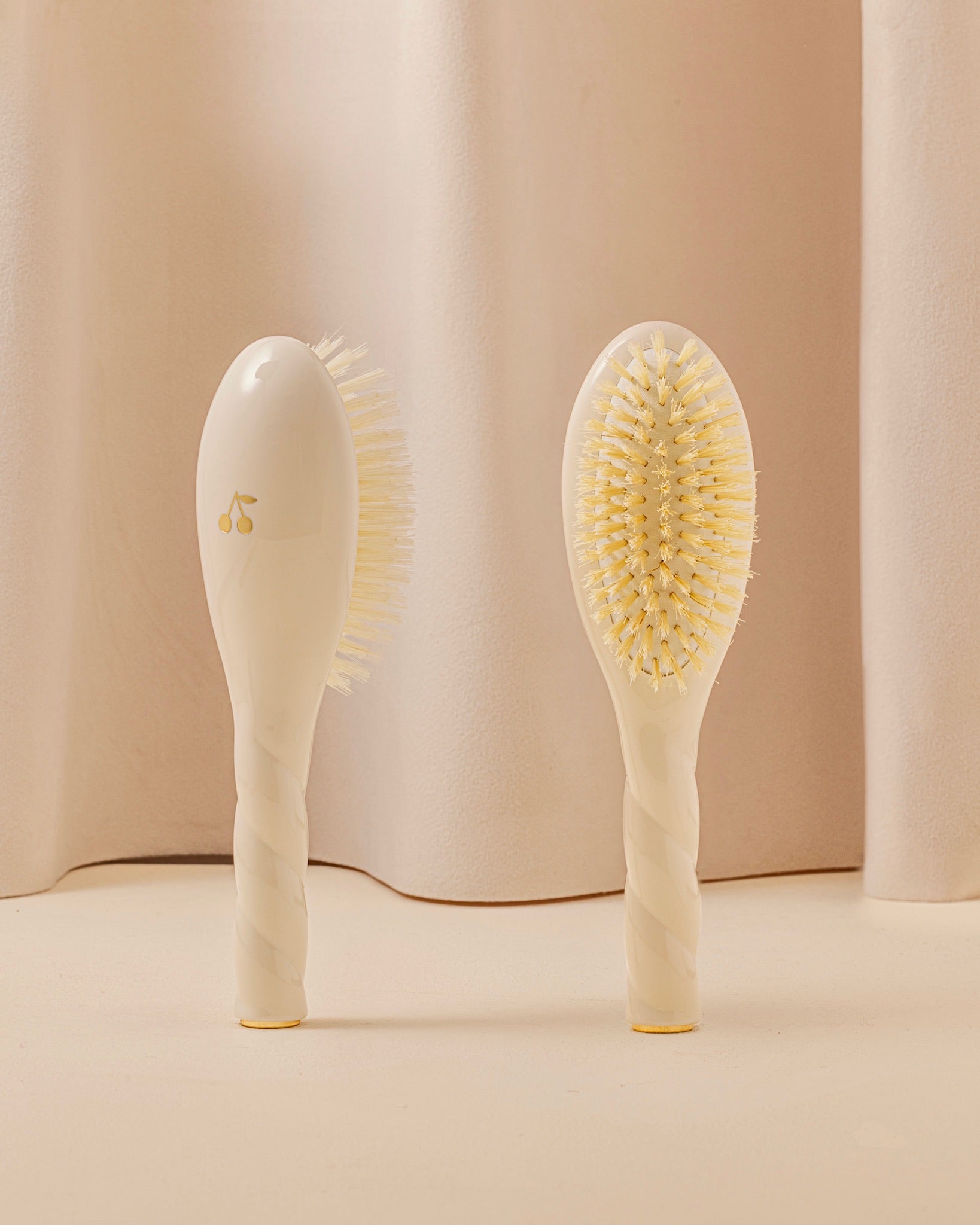 La Bonne Brosse x Bonpoint N.06 : La Brosse à Cheveux Bébé Blanc Crème