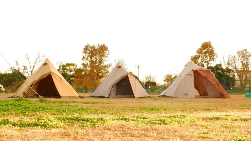 ポール1本だけで設営できるコールマンの多機能テント 「ティピー