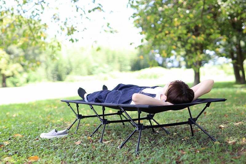 クイックキャンプからハイ・ローの2段階で高さ調整できる「2wayコット