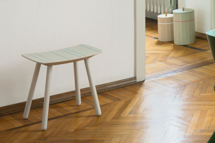 KARIMOKU NEW STANDARD (カリモクニュースタンダード) COLOURスツール