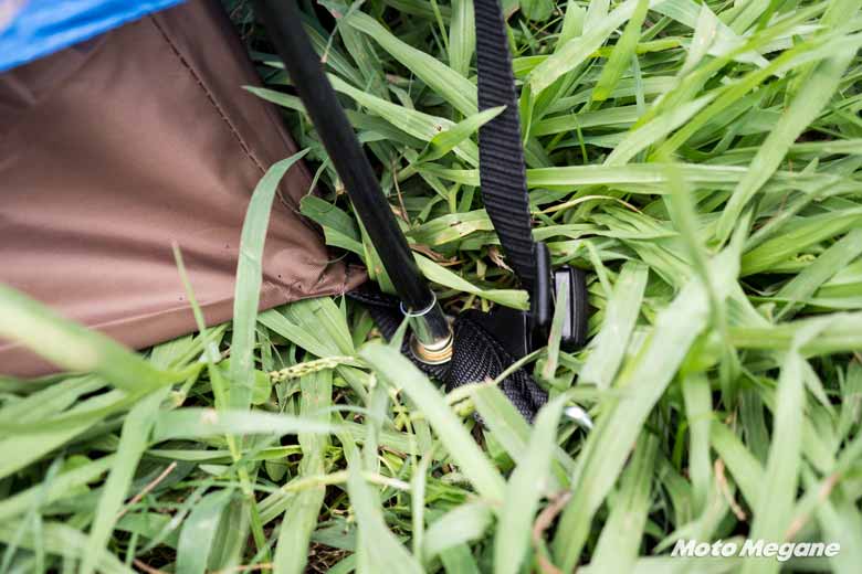 ワークマンのバイク用テント「ミシックツーリングテントAG」設営して