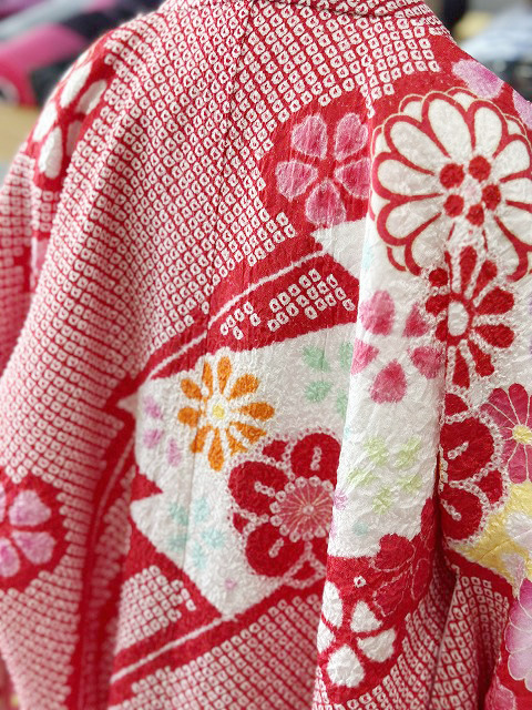 ことのは 七五三 7歳 総絞り赤い花柄刺繍の着物 ことのは 七五三 7歳