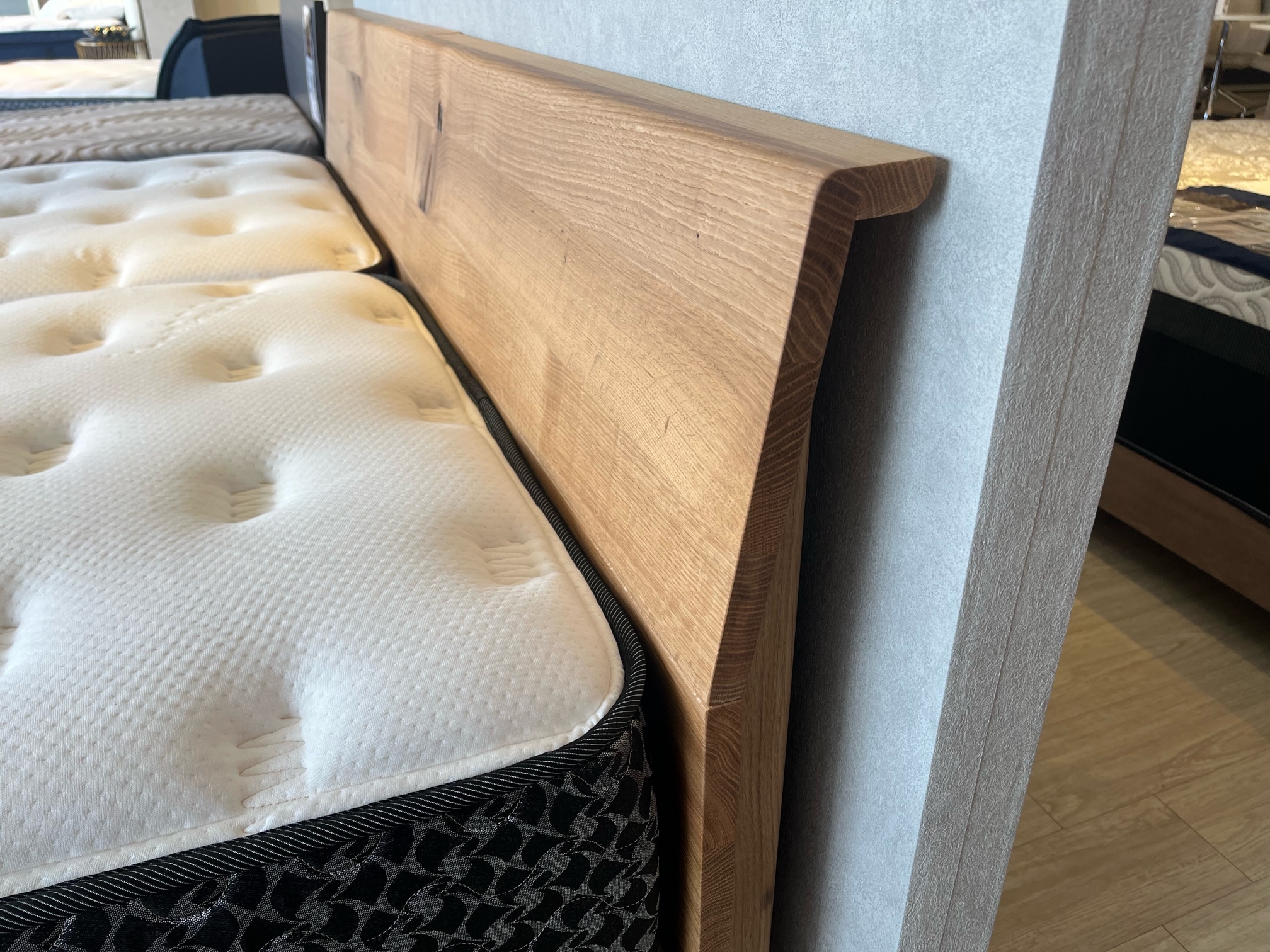 飛騨産業のオール無垢材ベッドフレーム『月光』をご紹介☆ - メザメ