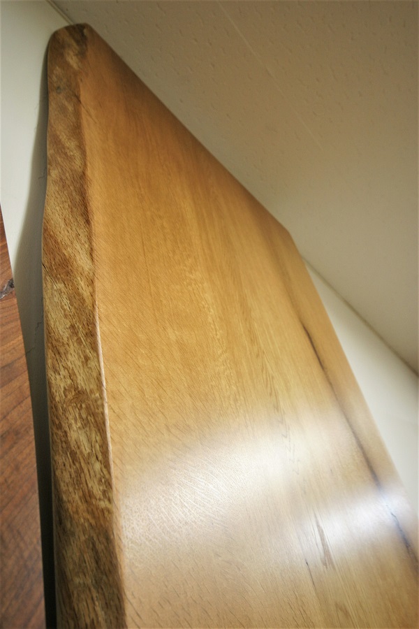 天然木 東京 新宿 東五軒町展示 モンキーポット材 一枚板 テーブル用天