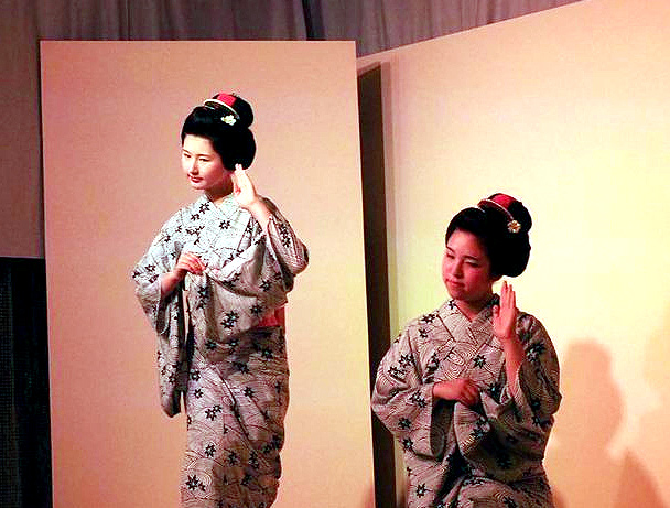 宮川町】芸妓さん舞妓さんと、夏の宮川町ビアガーデン:～花街の達人の