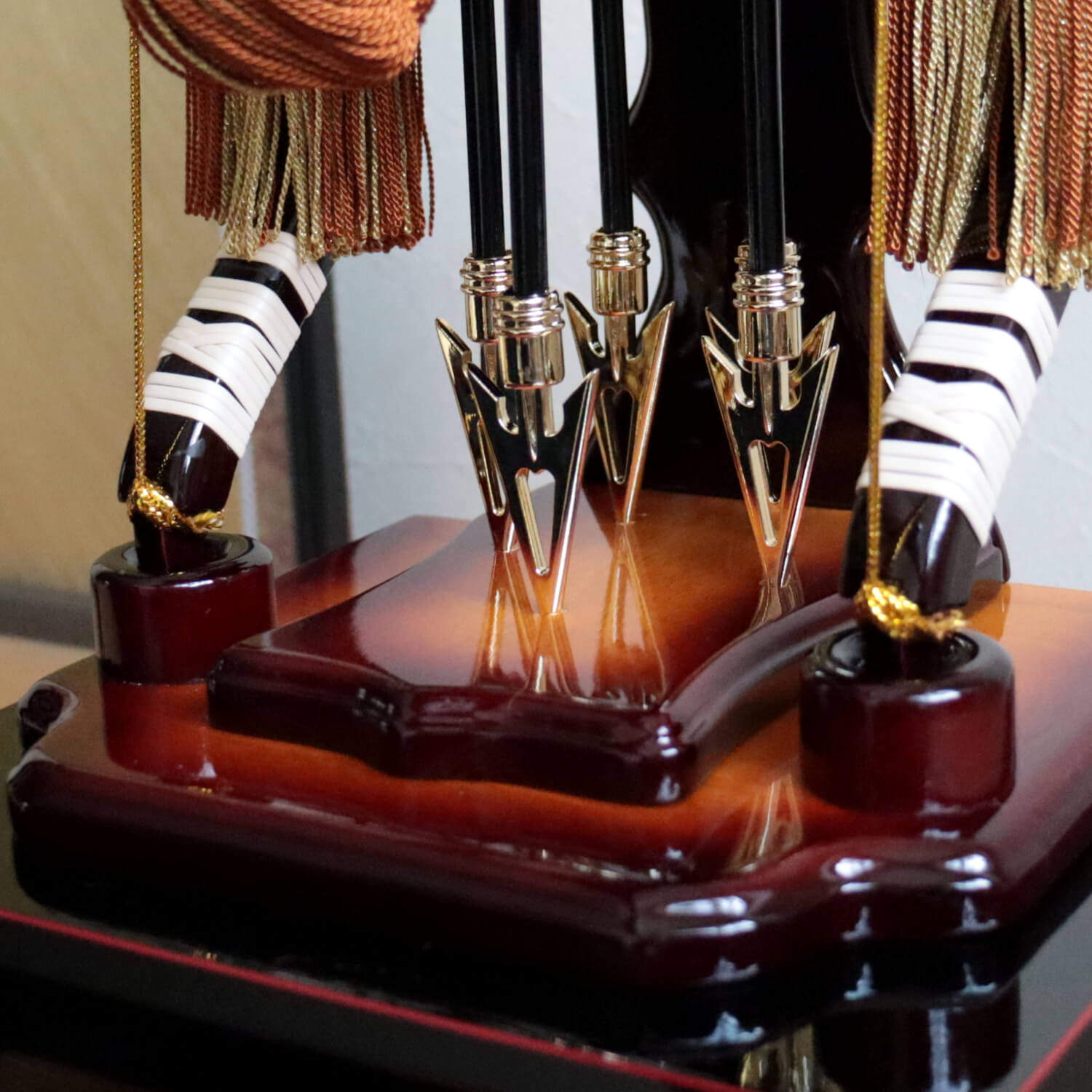 最高級本鷹羽根破魔弓 超希少本鷹羽破魔弓 『会津曙塗』面取ガラス