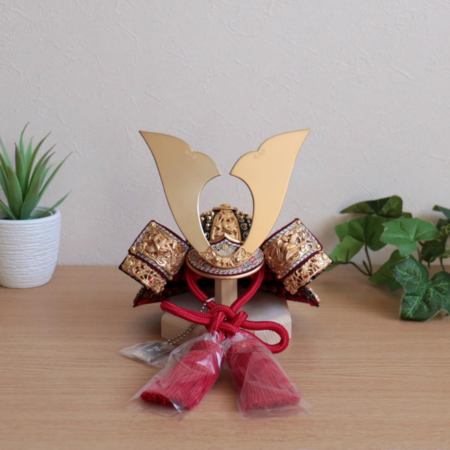 京都・平安一水作 京8号 赤糸(茜糸)極上総裏 国宝 竹雀兜飾り(竹に雀