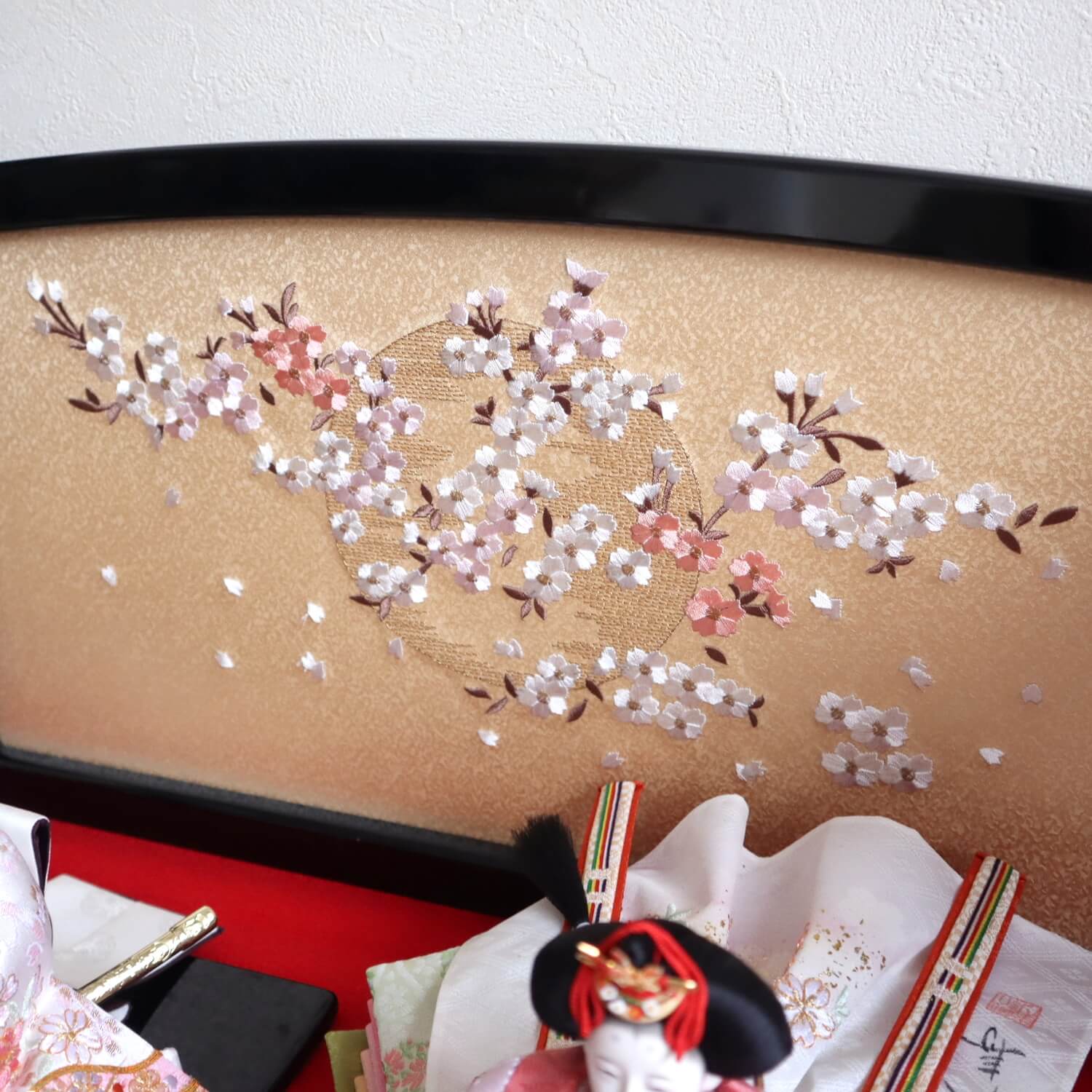 雛人形 最新作 小出松寿作 十一番 金彩京刺繍 金駒「桜刺繍と熨斗目に