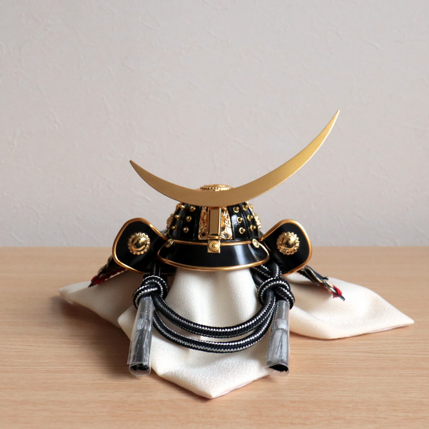 新作 伝統工芸士 誠山作 伊達政宗 国産黒枠箔押屏風 本藤巻弓太刀 越前