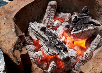 火鉢でなごむ｜炭専門商社 増田屋－炭・火鉢のことなら増田屋