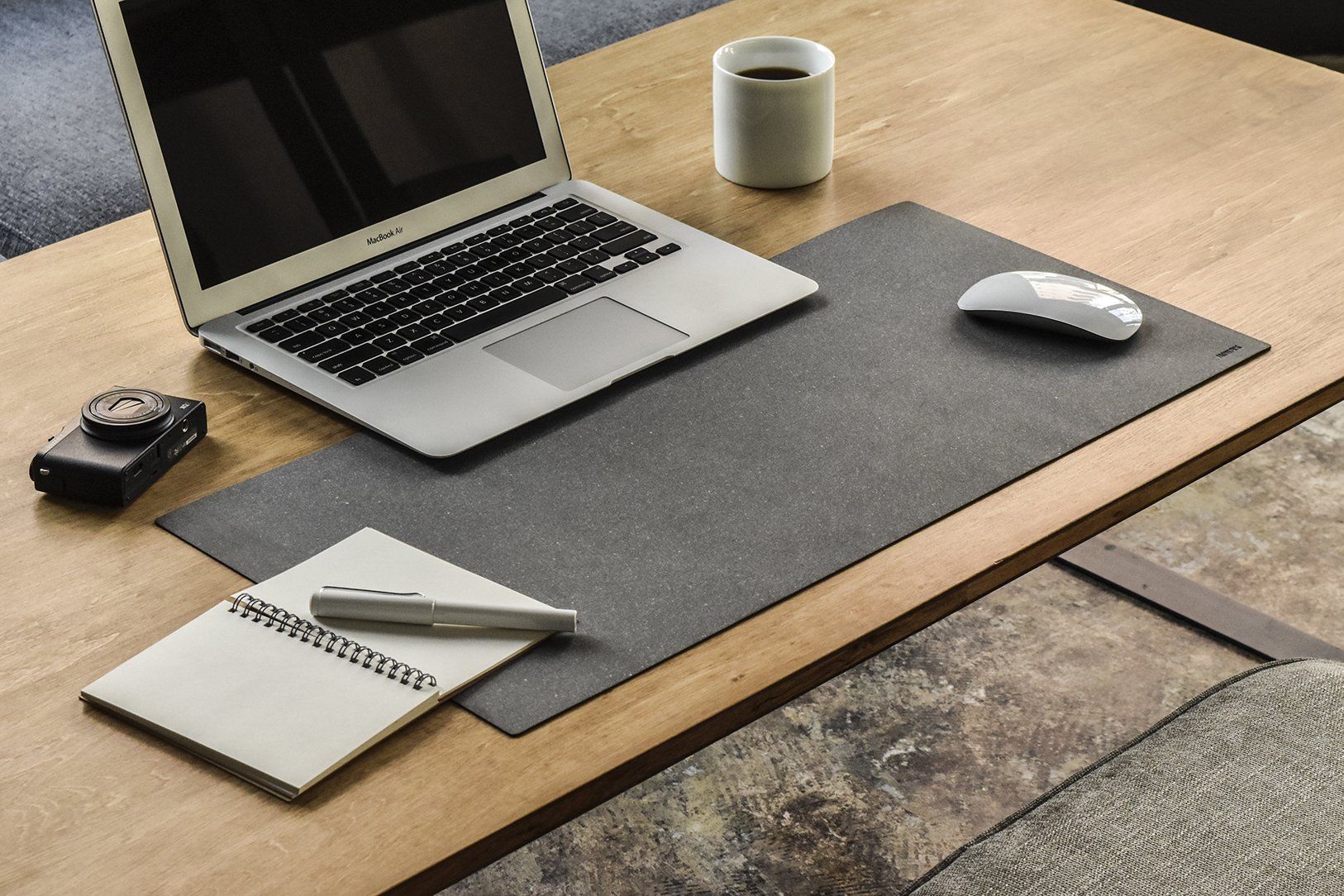 リサイクルレザーデスクマット｜特注デスクマット、カッティングマット