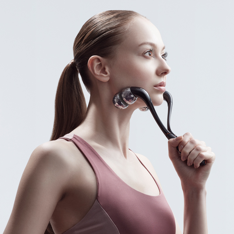 SIXPAD』からフェイシャルストレッチを実現し、顔の筋肉にアプローチ