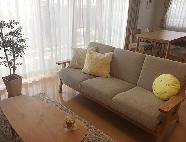 家族でくつろぐ3人掛けソファ | NOCEノーチェ 家具・インテリア通販