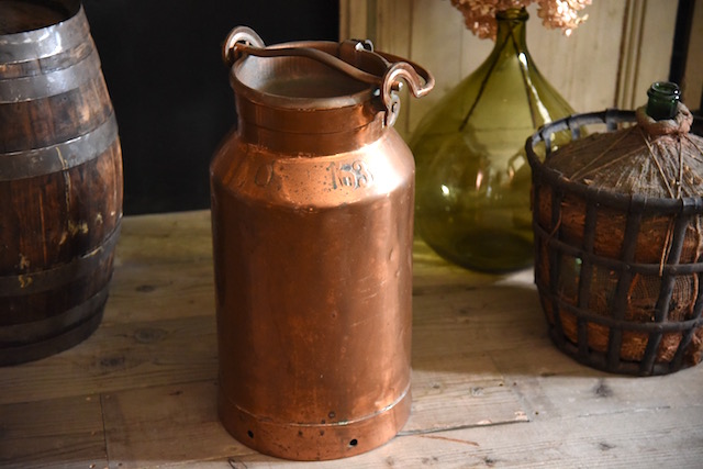 重厚感あるミルク缶