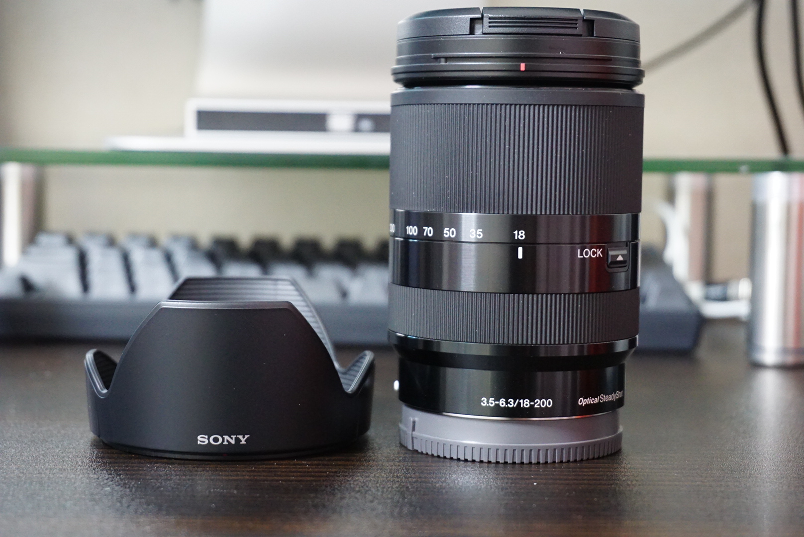 荷物を少なくしたいならSONYのレンズ「SEL18200 LE」が便利。様々な