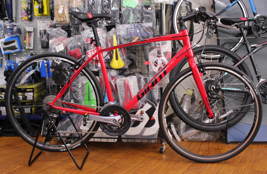 GIANTの本格派クロスバイクESCAPE RX3のレッドが入荷いたしました。