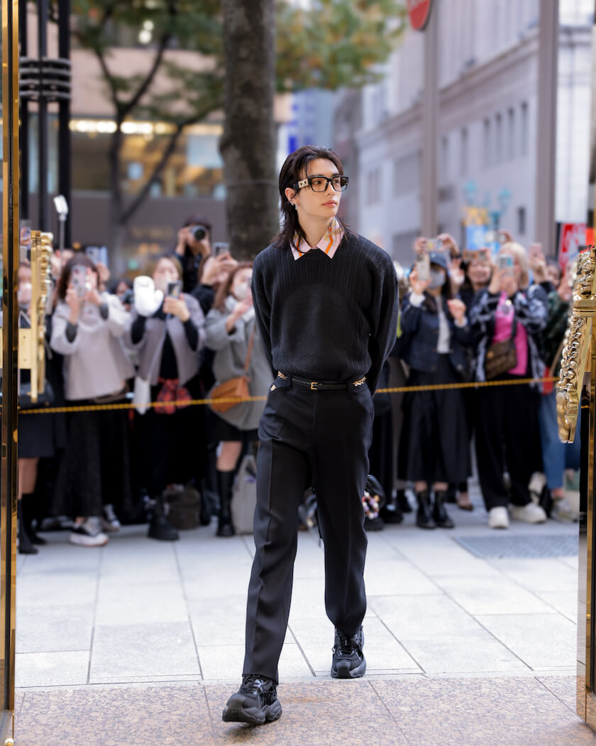 東京ドーム公演を終えたStray Kidsのヒョンジンが「ヴェルサーチェ