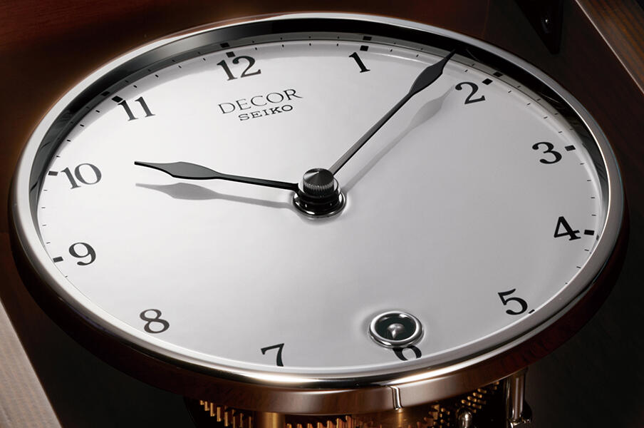 デコールセイコーの機械式振り子時計「息吹」に 琺瑯（ほうろう）文字