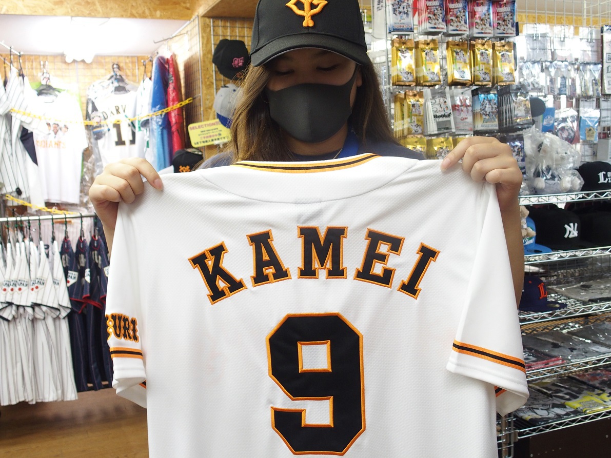 イケオジとして話題の亀井選手ユニフォームあります。 - 新宿店 野球