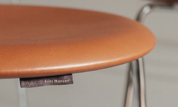 ハイドットスツール / ワイルドレザー ウォルナットFRITZ HANSEN