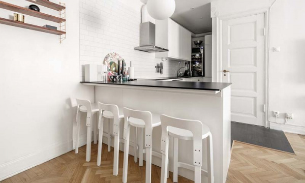 ハイチェアK65 / ホワイトラッカーArtek（アルテック） | 公式通販