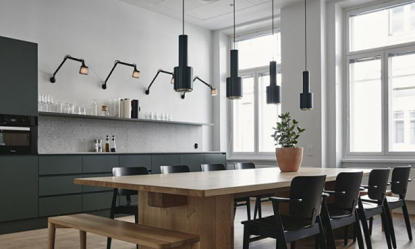 ペンダントライト A110 手榴弾 / ブラックArtek（アルテック） | 公式