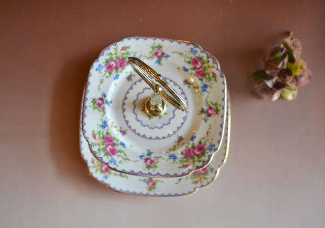 Antique Sam's Collectionロイヤルアルバートプチポワンディナーセット